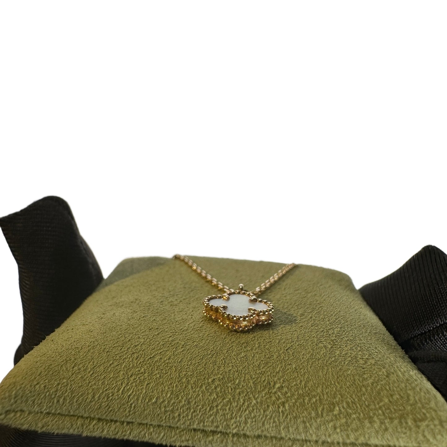Used VAN CLEEF & ARPELS White Mother of Pearl Yellow Gold Vintage Alhambra Necklace Gold White