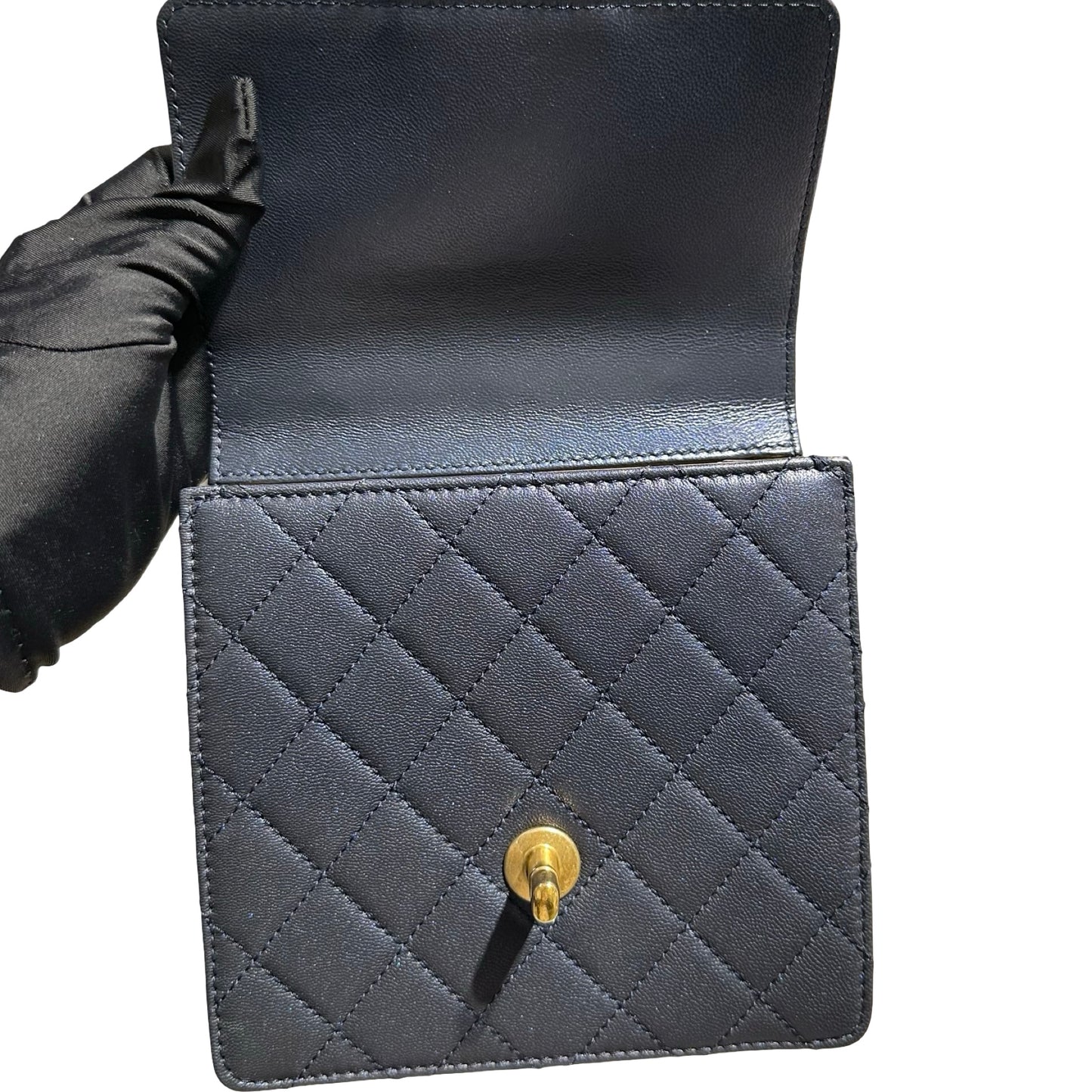 CHANEL PEARL FLAP BAG SMALL [3000558]
