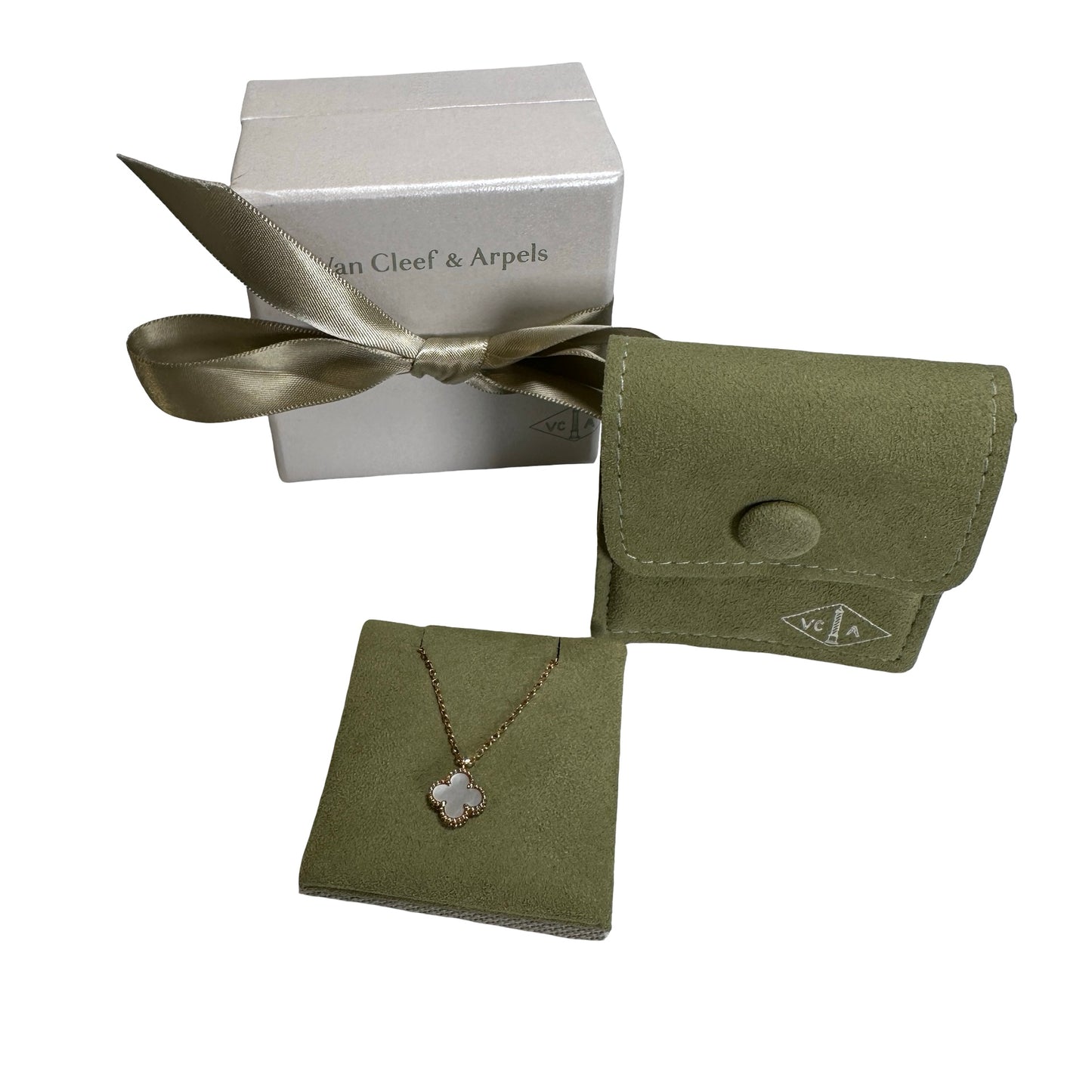 Used VAN CLEEF & ARPELS White Mother of Pearl Yellow Gold Vintage Alhambra Necklace Gold White