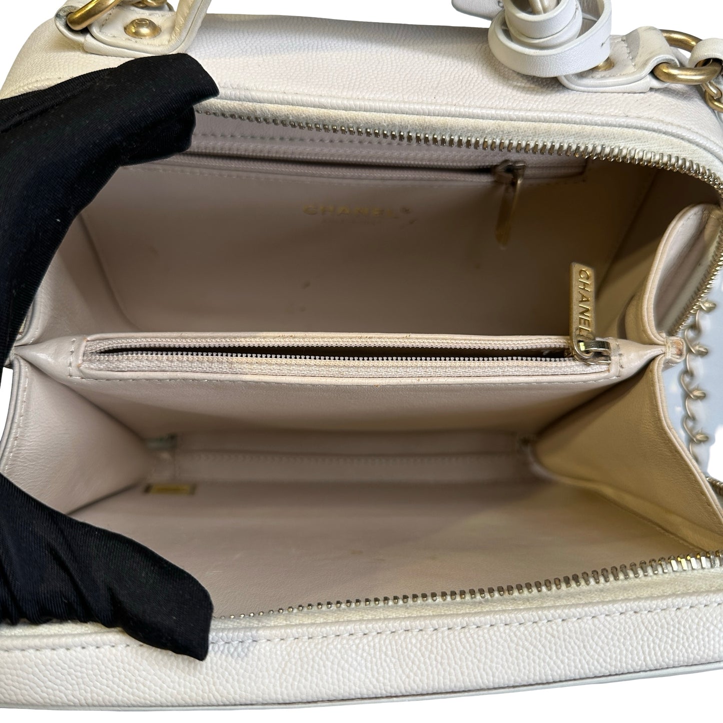 Used CHANEL Quilted Caviar Vanity Case Vanity case White