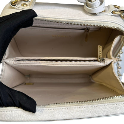 Used CHANEL Quilted Caviar Vanity Case Vanity case White