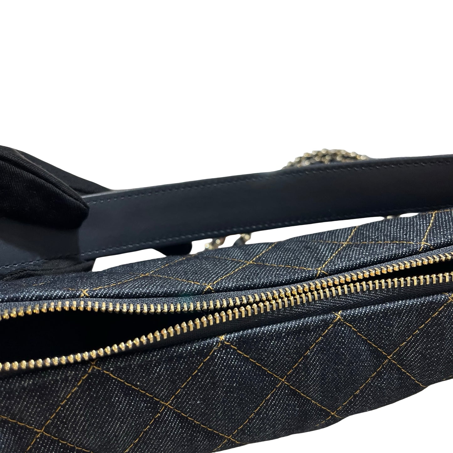 New Chanel Denim Clutch with Gold-Tone Chain Shoulder Bag Navy GHW