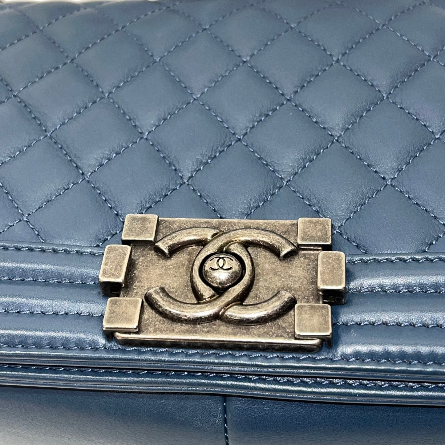 CHANEL BOY 25CM BLUE PHW CHAIN SHOULDER BAG [3001751]