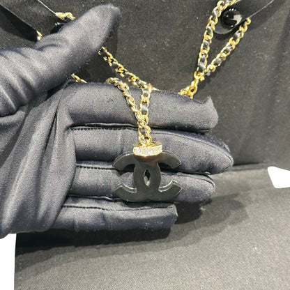 Unused CHANEL Neeklace White GHW