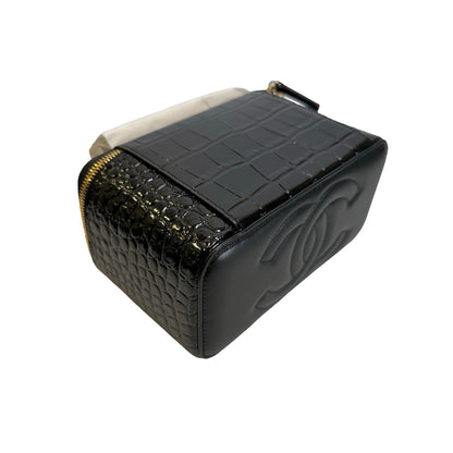 Brand New CHANEL Croc-embossed Vanity case Vanity case Black Gold hardware