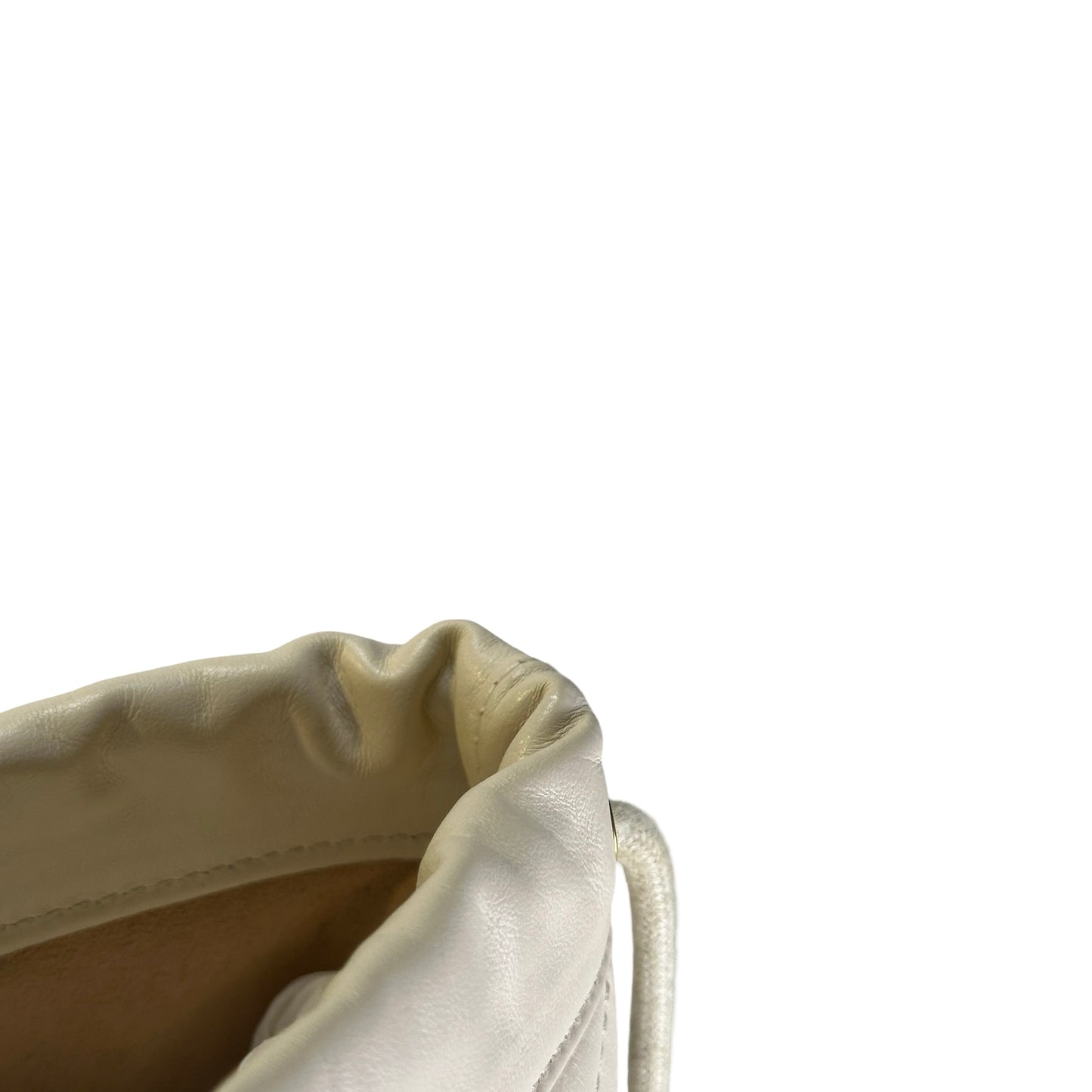 Used GUCCI Matelassé chevron leather GG Marmont Matelassé Mini Bag Crossbody Bag White Antique gold-toned hardware