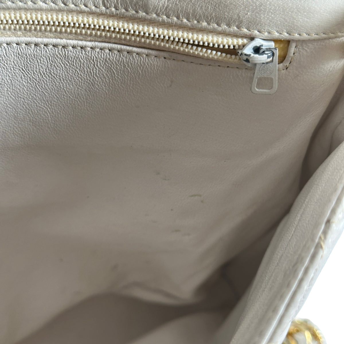 Used CHANEL Quilted Leather Quilted Flap Bag Handbags White GHW
