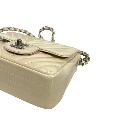 Used CHANEL Chevron Lambskin Chevron Flap Bag Chain Shoulder Bag White Silver hardware