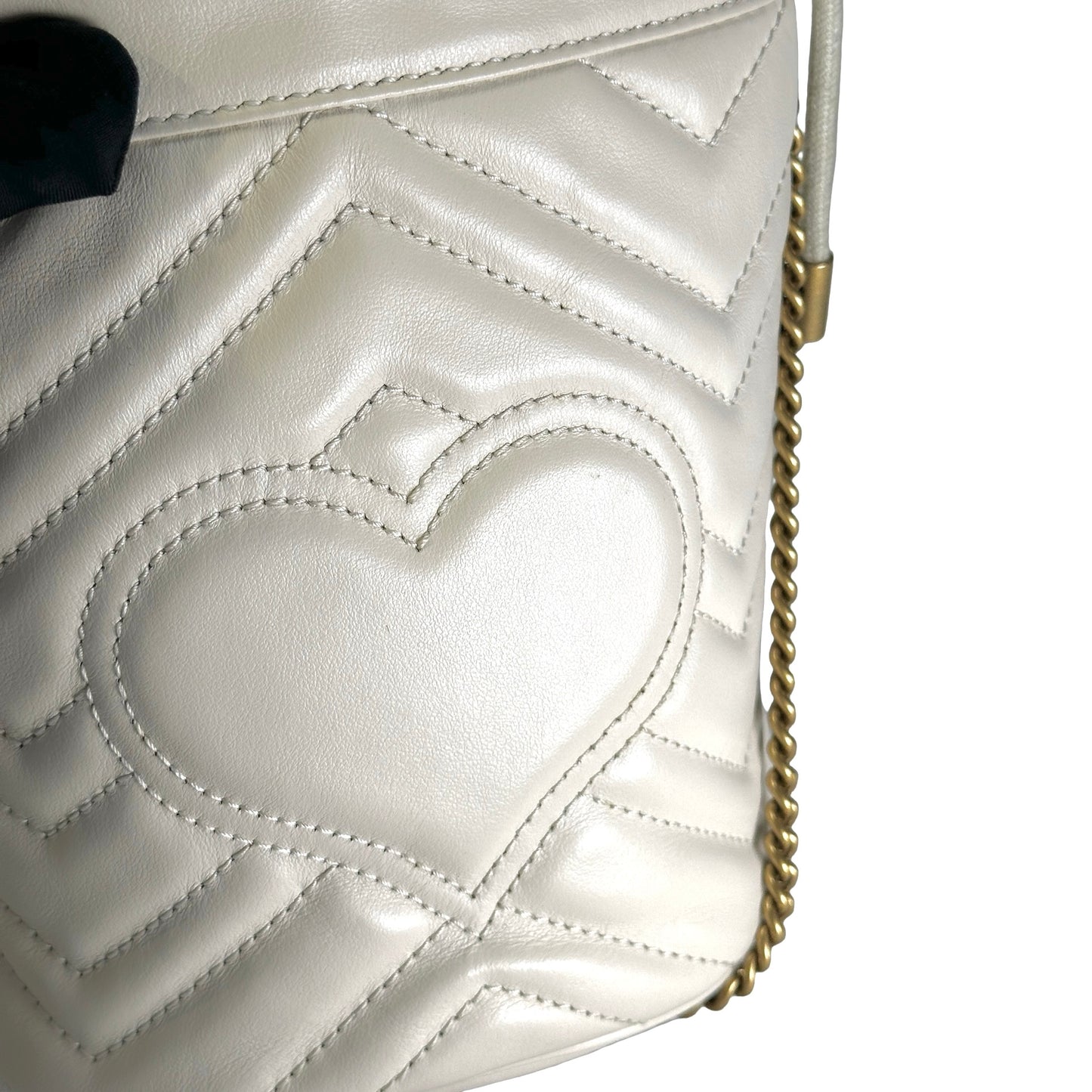 Used GUCCI Matelassé chevron leather GG Marmont Matelassé Mini Bag Crossbody Bag White Antique gold-toned hardware
