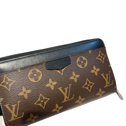 Monogram Canvas Zippy Dragonne Wallet [101427]