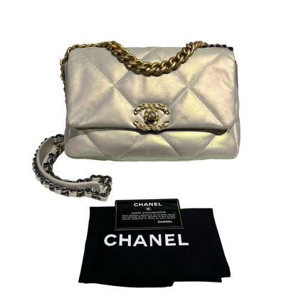 CHANEL 19 SMALL SIZE IRIDESCENT WHITE GHW CHAIN SHOUDLER BAG[3001186]