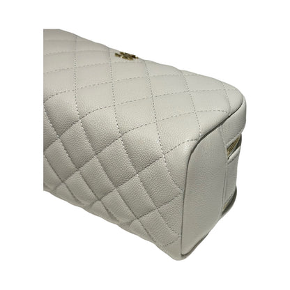 CHANEL WHITE POUCH WITH CHAIN [20004055]