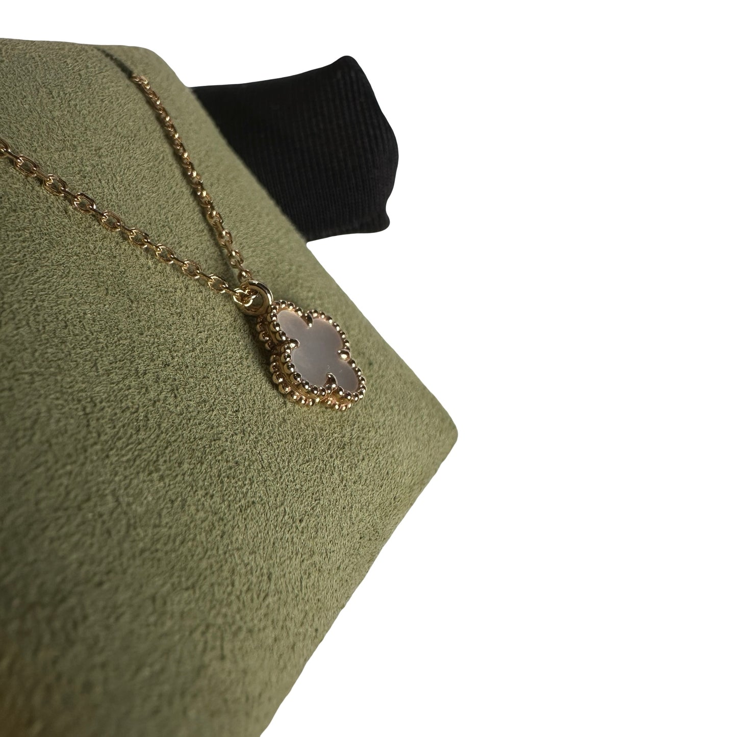 Used VAN CLEEF & ARPELS White Mother of Pearl Yellow Gold Vintage Alhambra Necklace Gold White