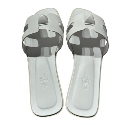 Unused HERMÈS Oran Clous Pyramides Sandals Shoes White