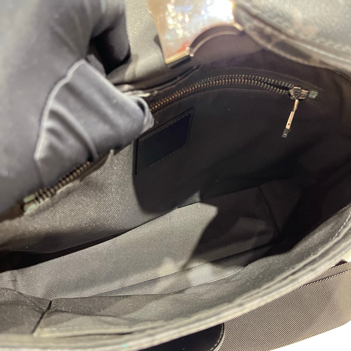 LV VOYAGER BAG [3001160]