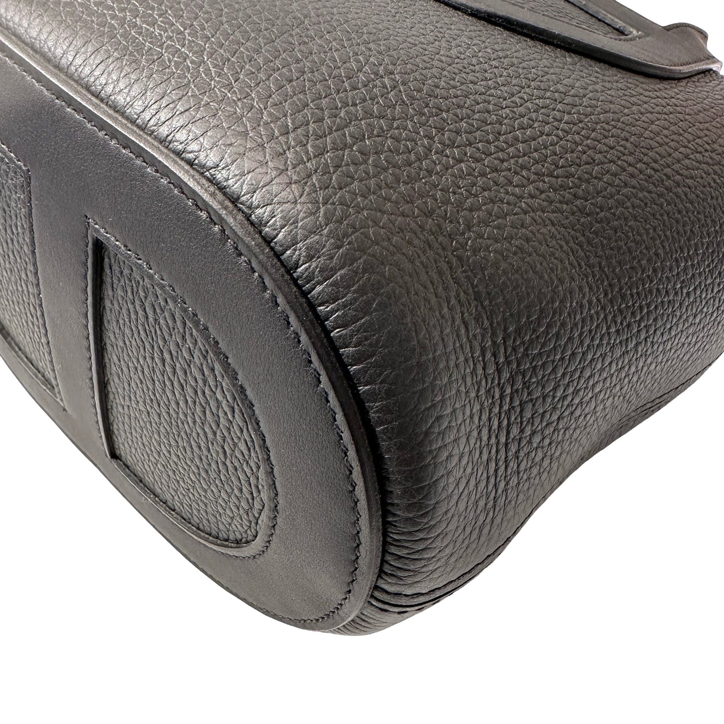New HERMÈS Clemence leather IN THE LOOP 18 Bucket Bag Black
