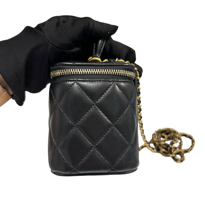 Used CHANEL Matelassé Lambskin Vanity Case Vanity case Black Gold