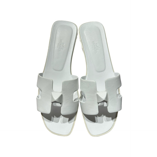 Unused HERMÈS Oran Clous Pyramides Sandals Shoes White