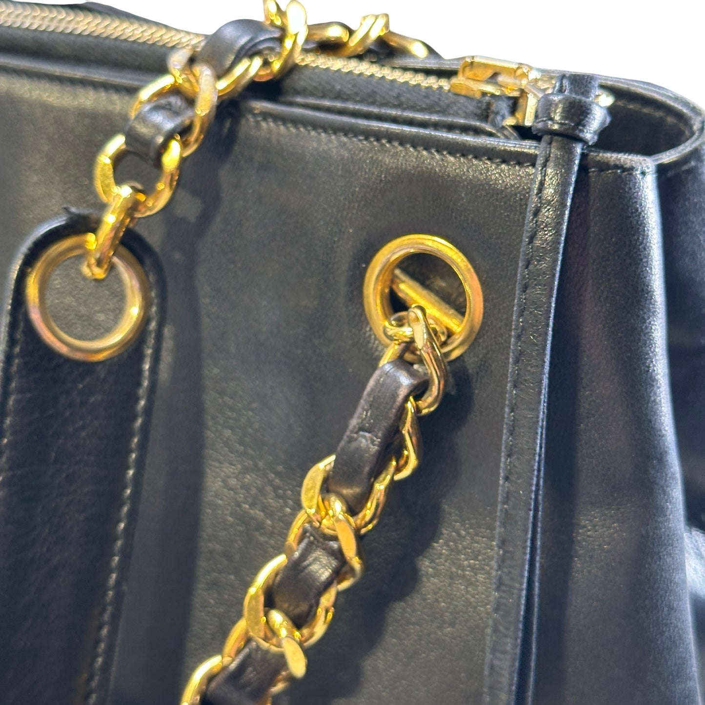 Used CHANEL solid vintage CC logo shoulder bag Shoulder Bag black