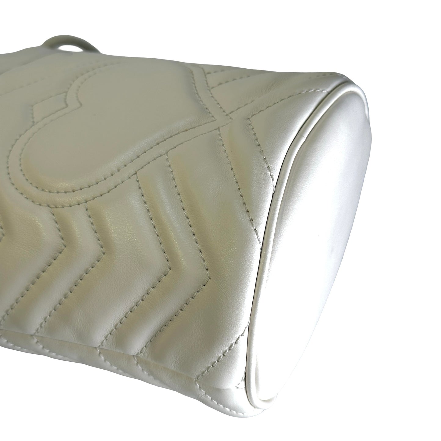 Used GUCCI Matelassé chevron leather GG Marmont Matelassé Mini Bag Crossbody Bag White Antique gold-toned hardware