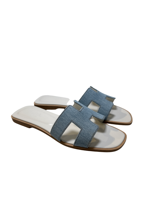 Unused HERMÈS Calfskin Leather Shoes Denim White