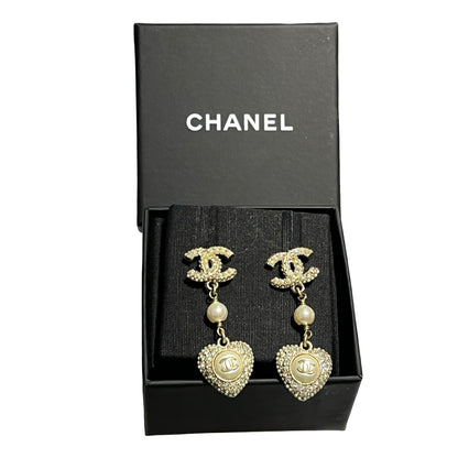 Used CHANEL CC Earrings with Heart Pearl Earrings GHW