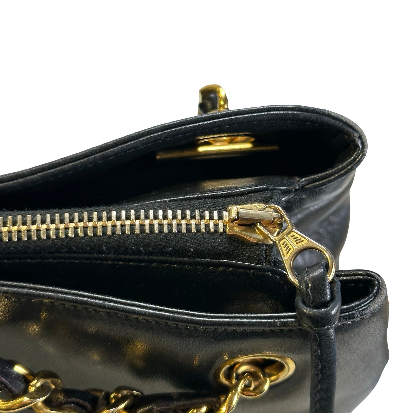 Used CHANEL solid vintage CC logo shoulder bag Shoulder Bag black