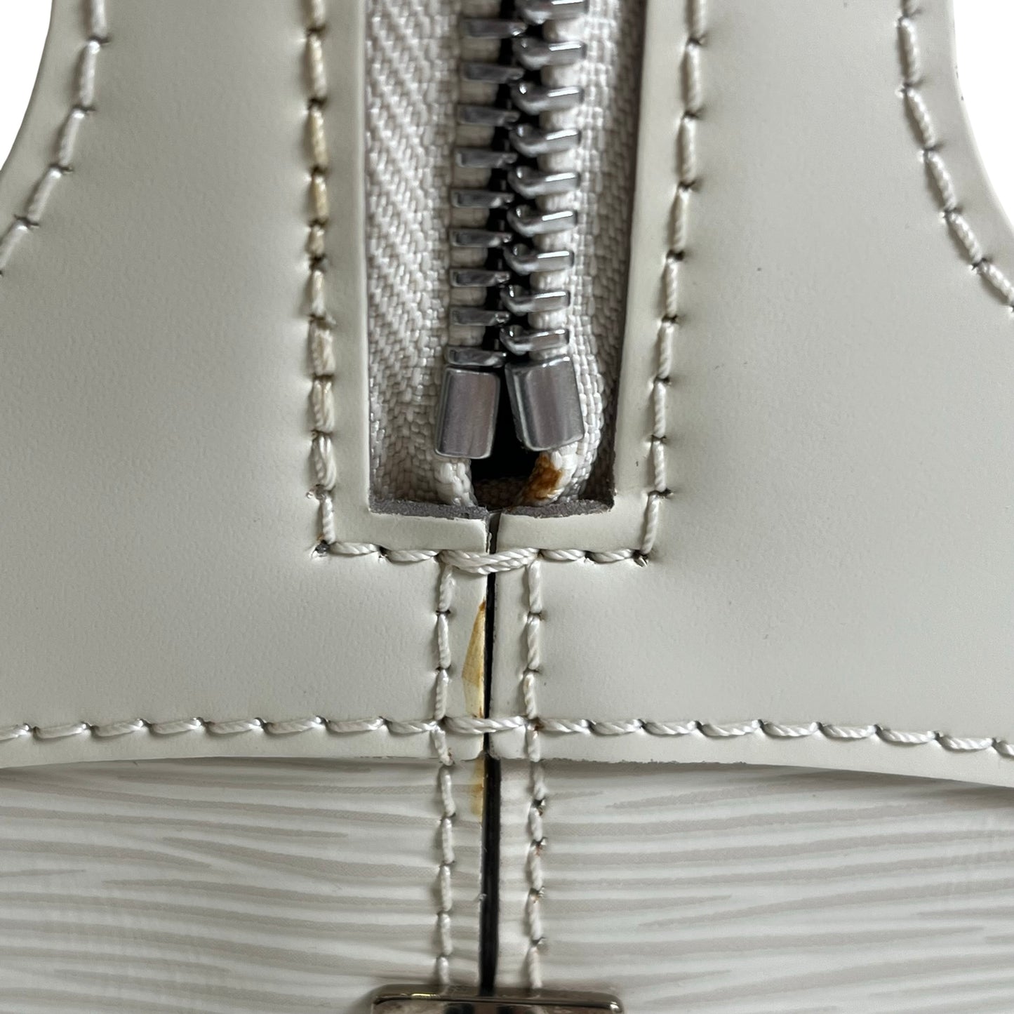 Used LOUIS VUITTON Epi Epi Montaigne PM Handbag White