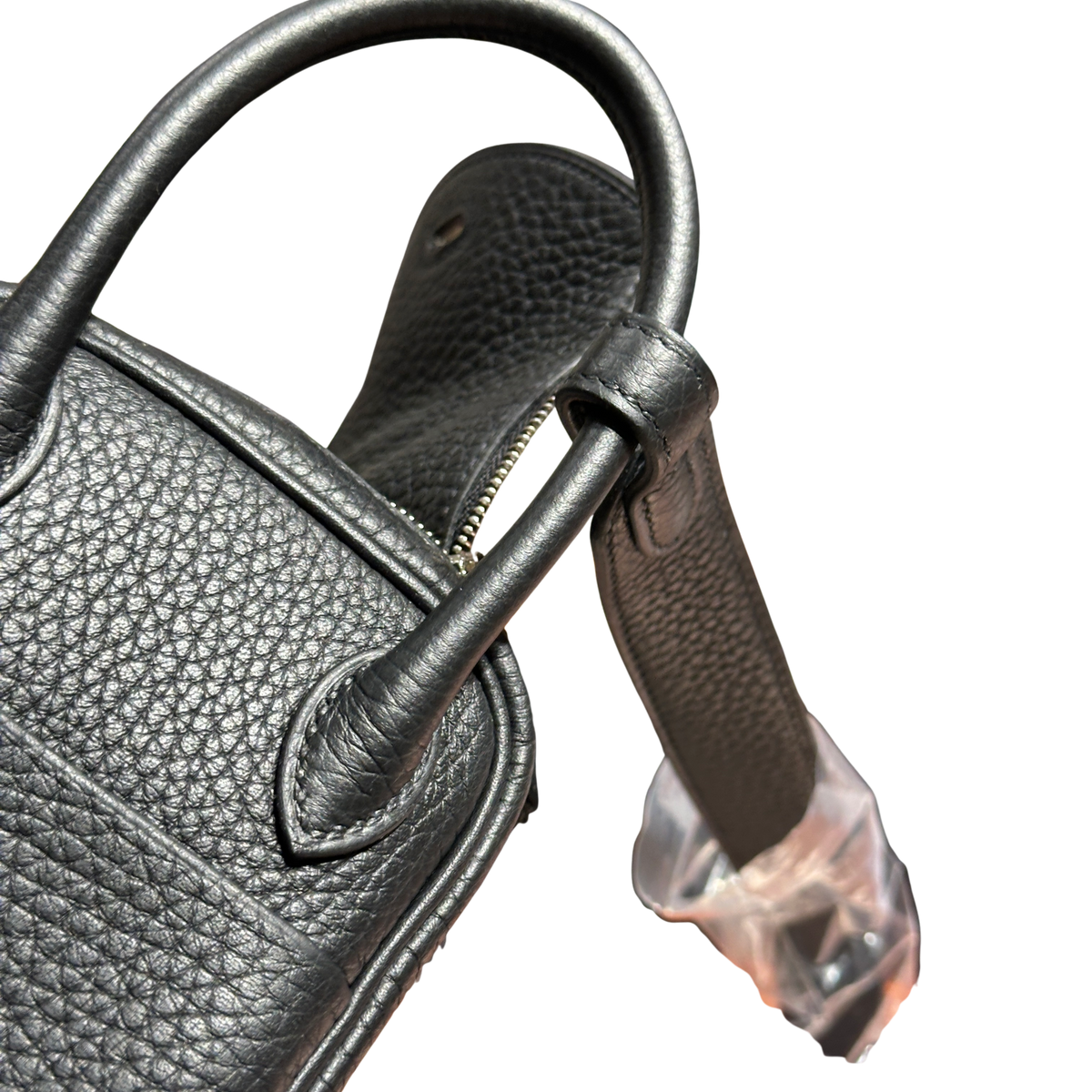 Brand New HERMES Taurillon Clemence Lindy Handbag Noir