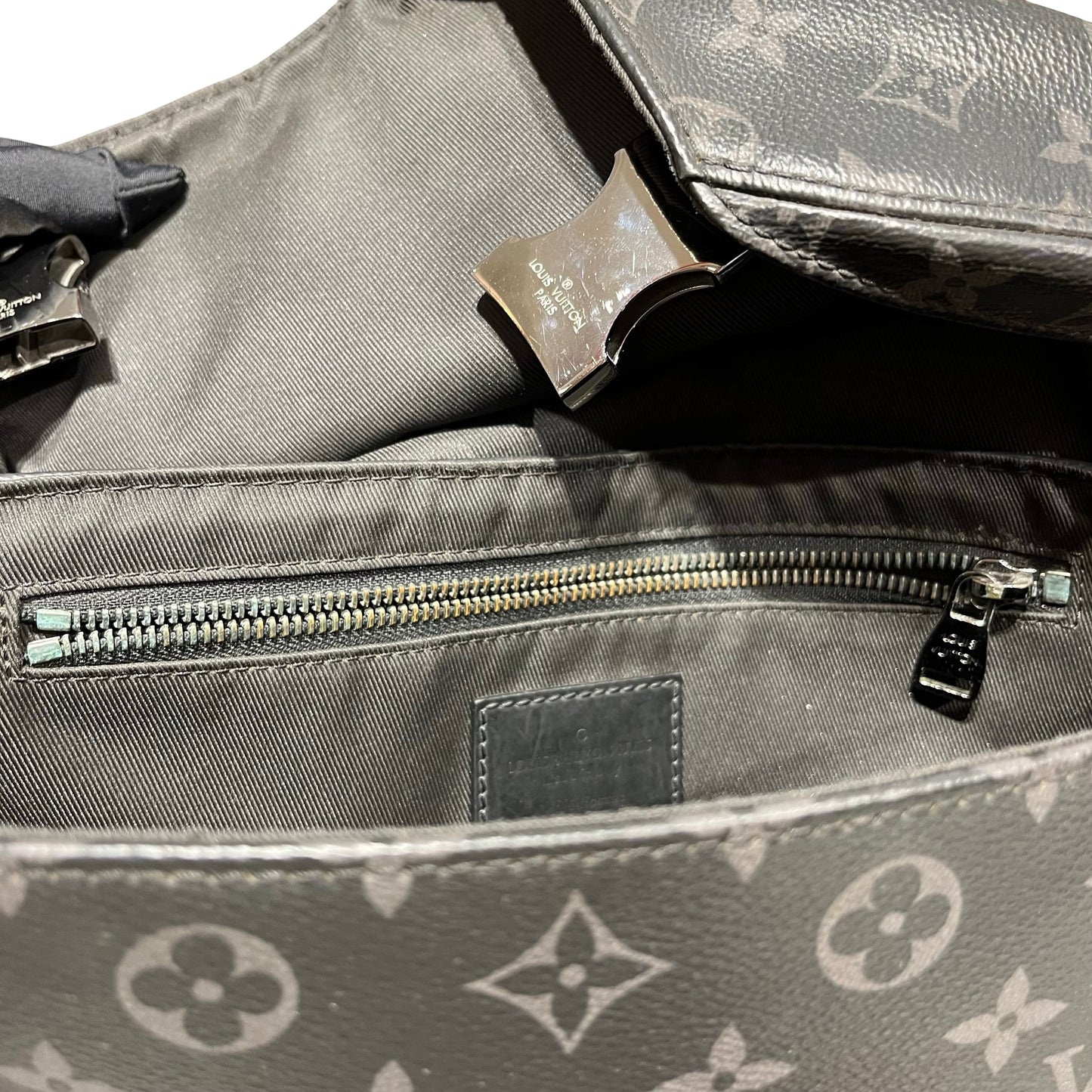 LV VOYAGER BAG [3001160]