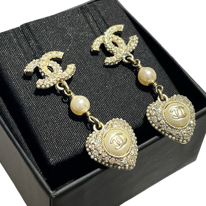 Used CHANEL CC Earrings with Heart Pearl Earrings GHW