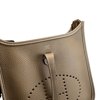 Brand New HERMES Leather Evelyne 23 Shoulder Bag Etoupe PHW