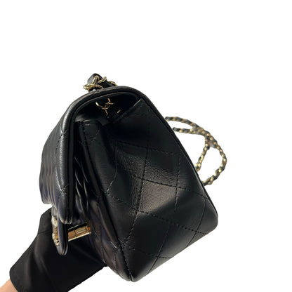 CHANEL Chain Shoulder Bag