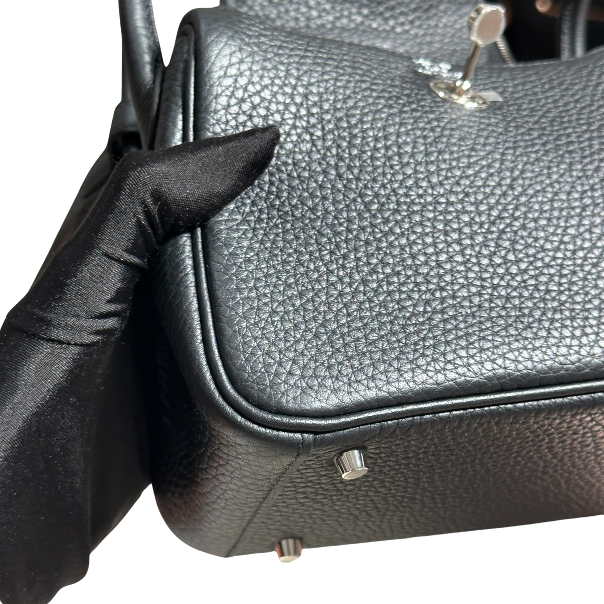 Brand New HERMES Taurillon Clemence Lindy Handbag Noir