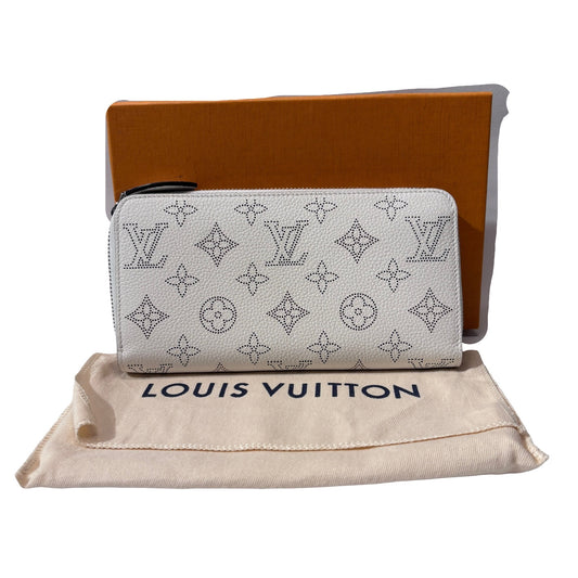 Used LOUIS VUITTON Mahina perforated calf leather Long wallet Wallet White PHW