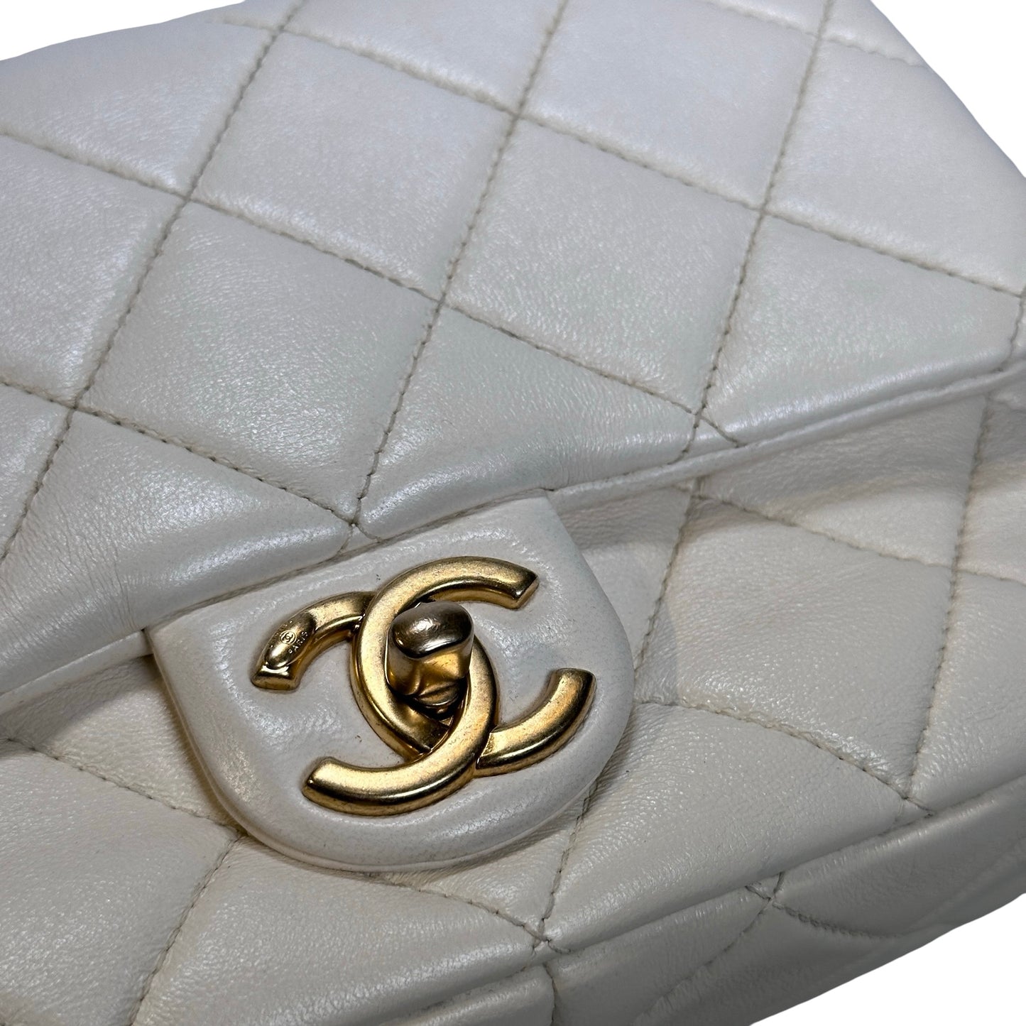 Used CHANEL Quilted Classic Flap Chain Shoulder Bag White