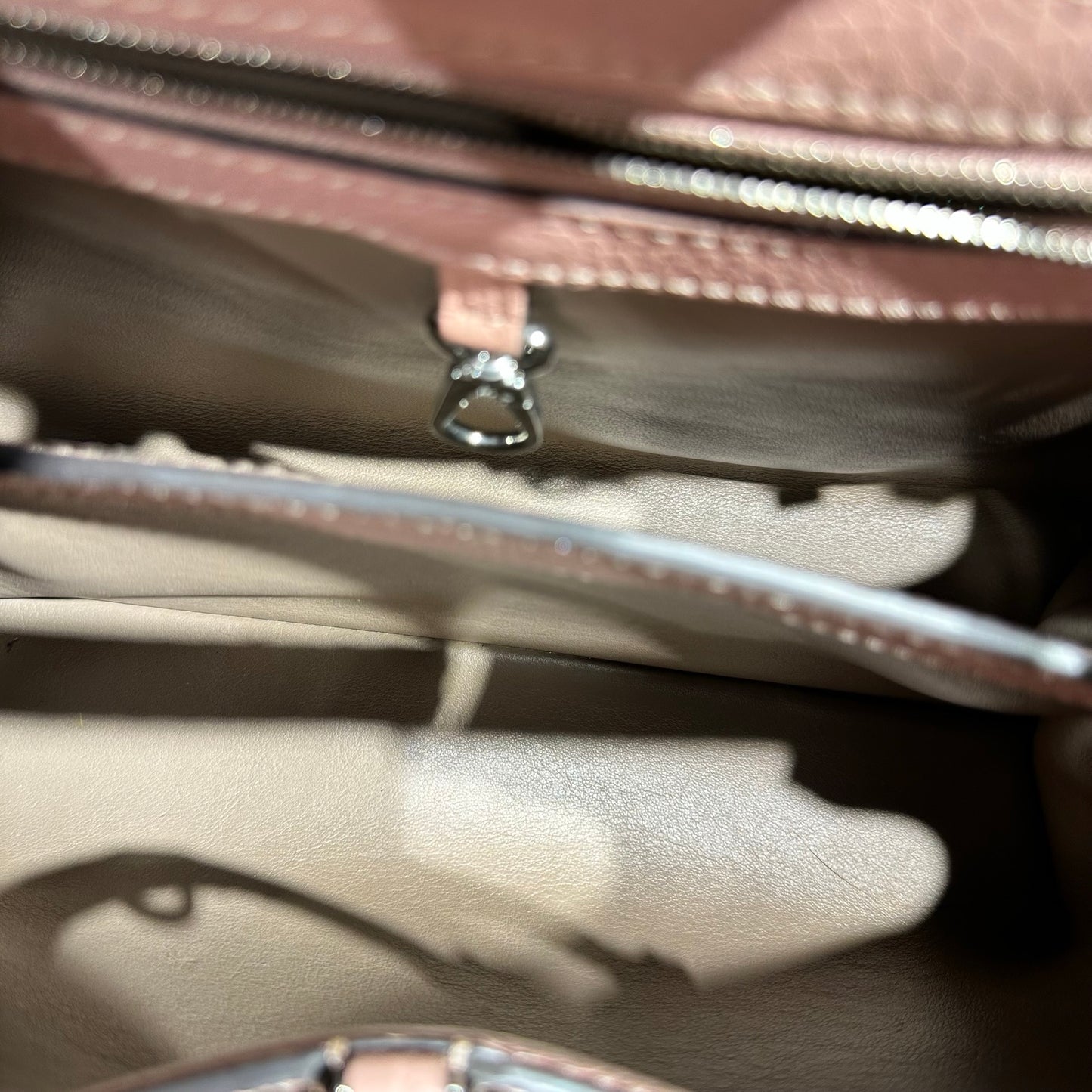 LV CAPUCINES MM BAG [3000569]