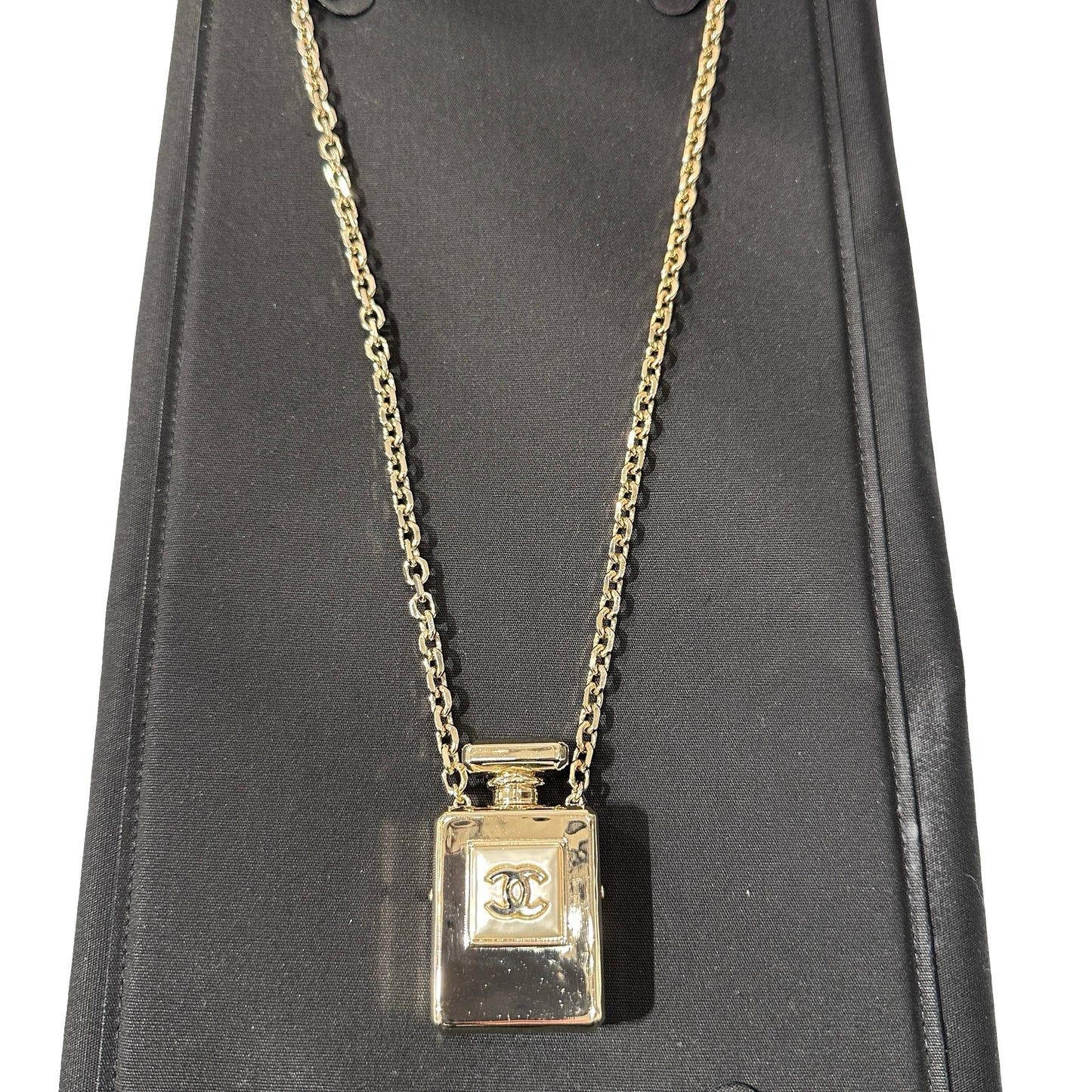 Used Chanel Yellow Gold Necklace Gold