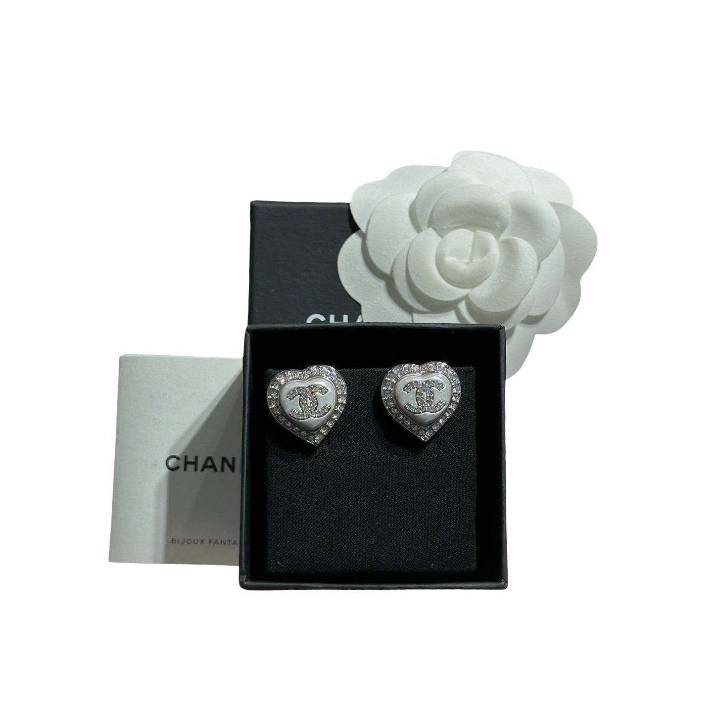 CHANEL HEART-SHAPED CC LOGO SILVER EARRINGS WITH CRYSTAL [3001011]
