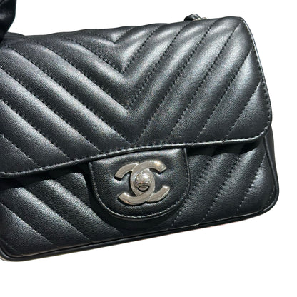 CHANEL V LINE 17CM MINI FLAP BAG [3000457]