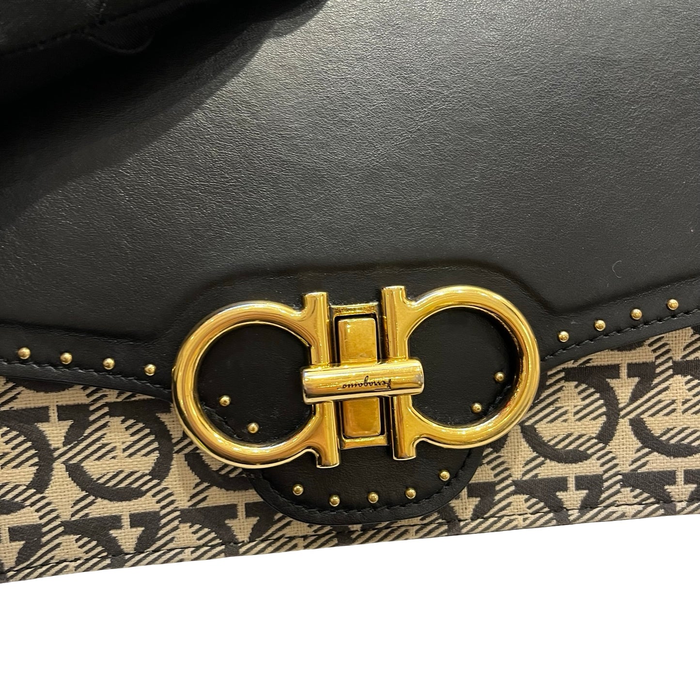 Used FERRAGAMO Chain Shoulder Shoulder Bag Black GHW Beige