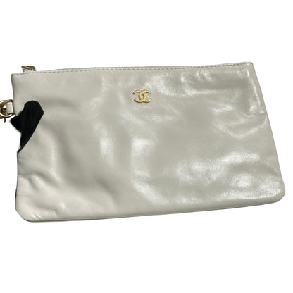 CHANEL 22 SMALL WHITE GHW [3001041]