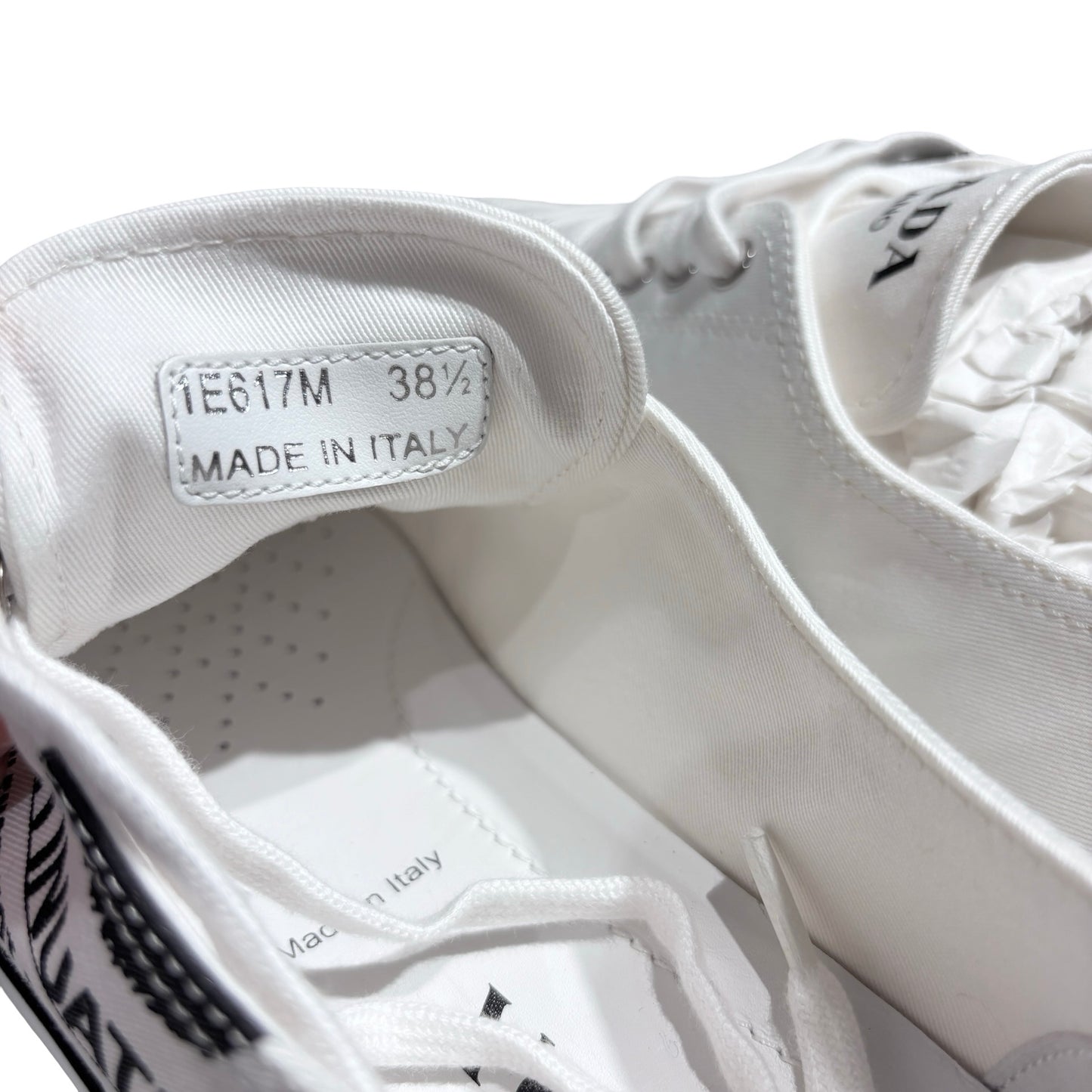 PRADA BLACK & WHITE SNEAKERS [3000882]