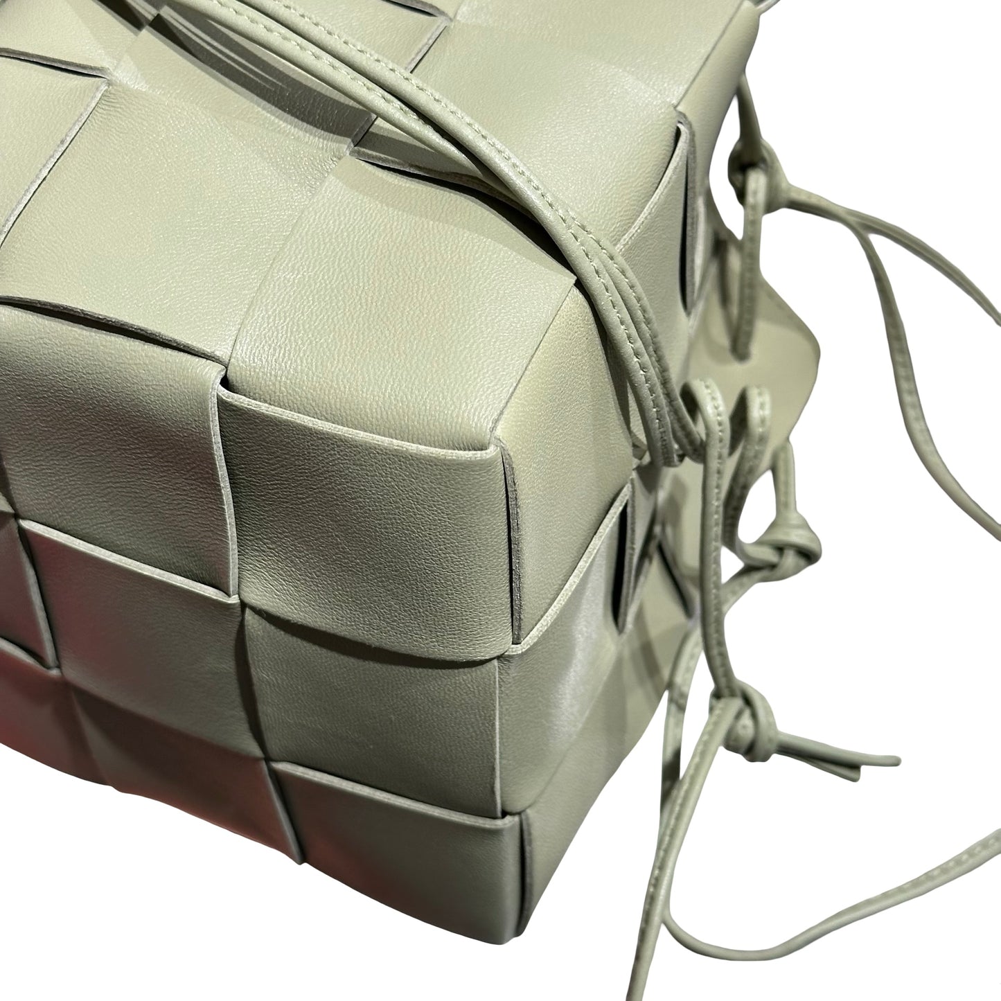 BV SMALL CASSETTE BUCKET BAG GREEN [3001021]
