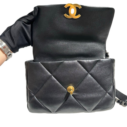 CHANEL 19 SMALL BLACK GHW LAMBSKIN [30001040]