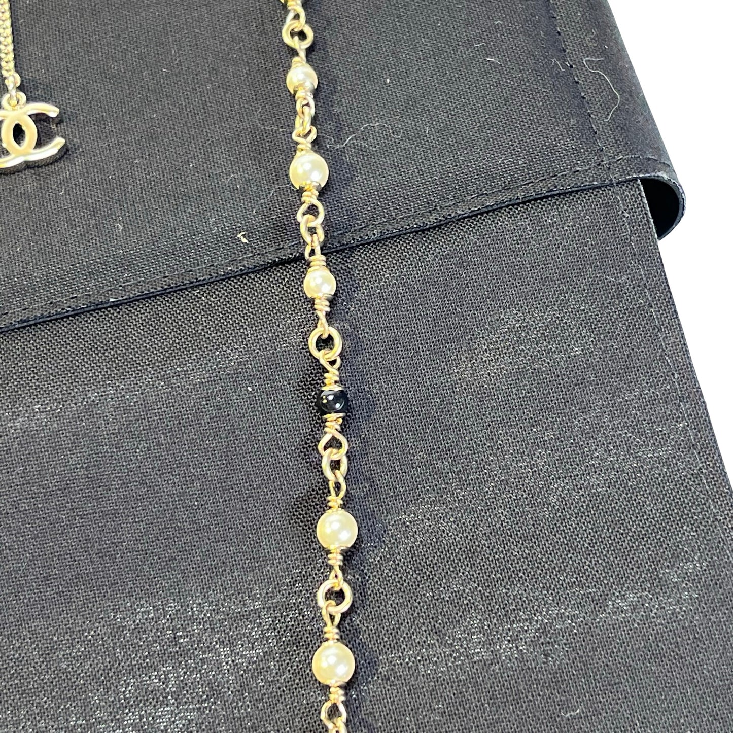 Brand New CHANEL Faux Pearl Metal Rhinestone Bambi Motif CC Pearl Long Necklace Necklace Gold White Green