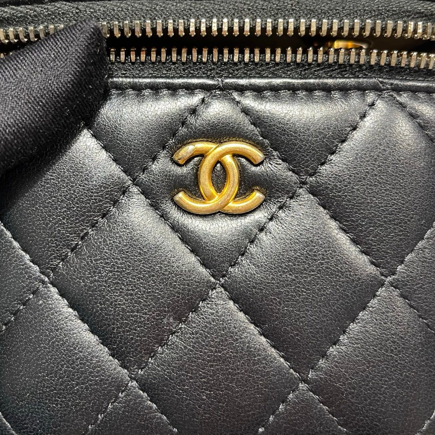 CHANEL VANITY WITH GOLD BALL BAG [3000530]