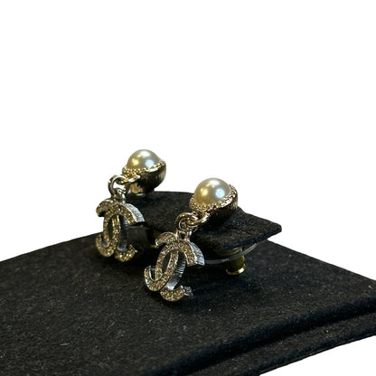 Brand New CHANEL Pearl Rhinestone CC Logo CC Earrings Earrings Gold Silver Pearl