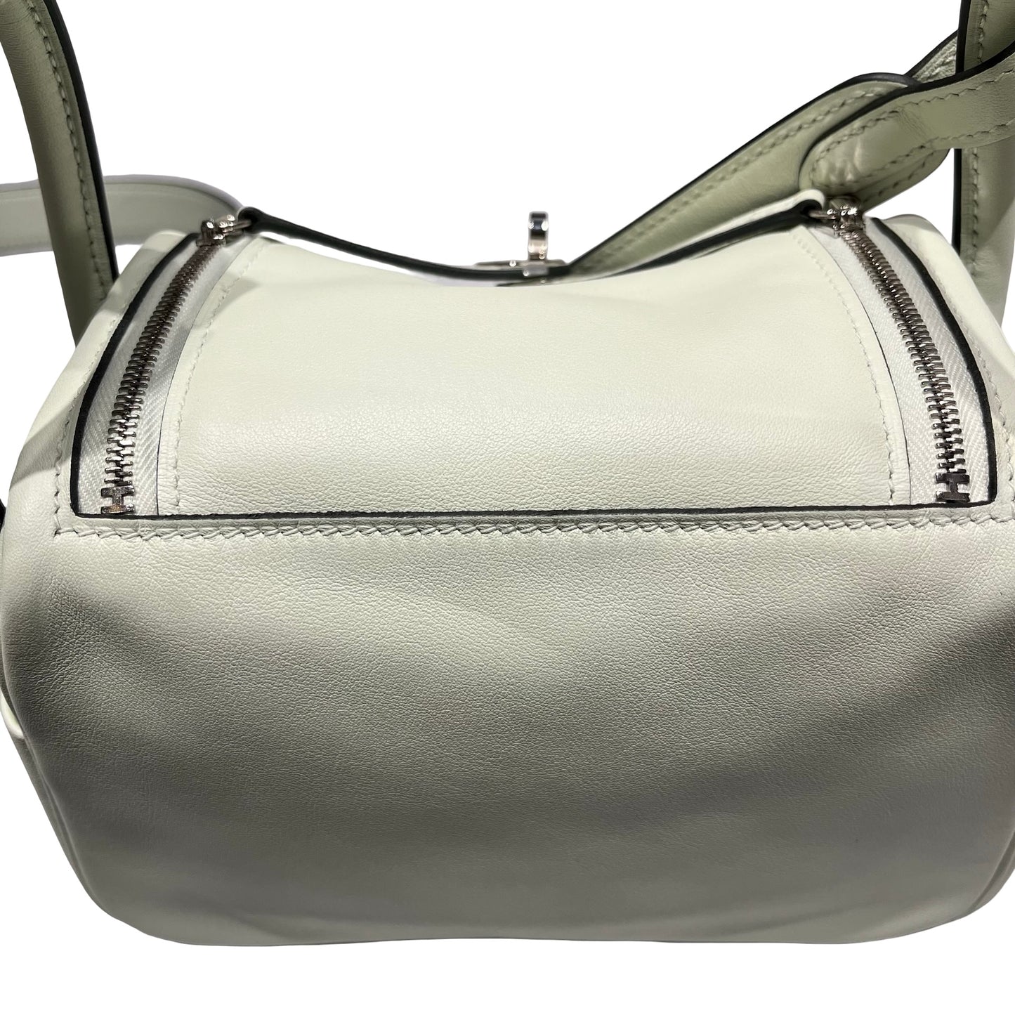 Unused HERMÈS Calfskin Leather Mini Lindy swift Shoulder Bag PHW Mint green