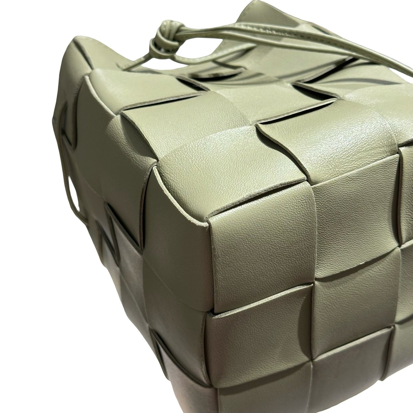 BV SMALL CASSETTE BUCKET BAG GREEN [3001021]